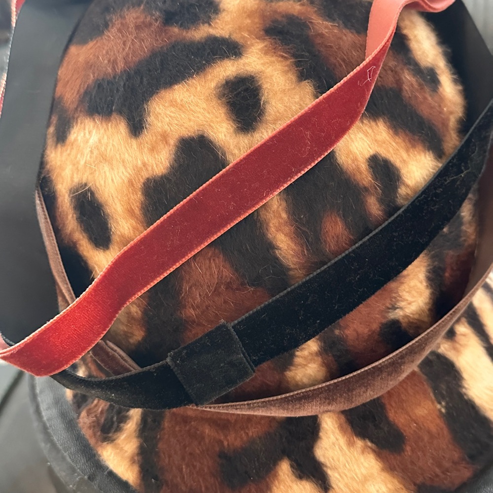 Custom Rocker Hat in box - Picture 5 of 6